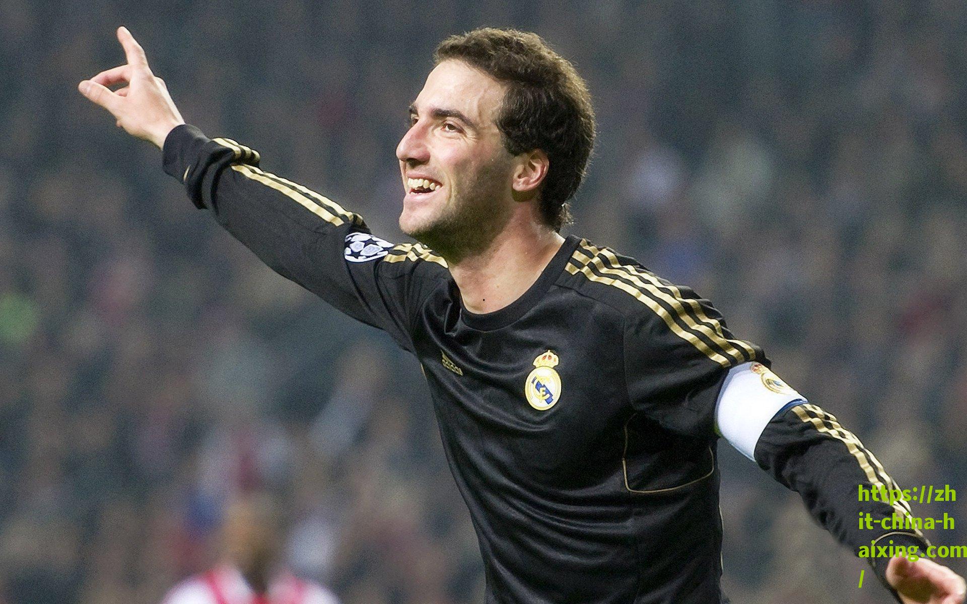 永恒的对决，重温詹姆斯与科比经典交锋，旧照引球迷无限追忆